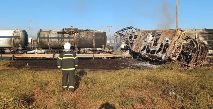 Acidente envolvendo caminhões e ônibus deixa ao menos 5 mortos e 11 feridos no MT