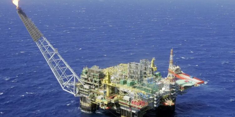 Com novas plataformas, produção de petróleo da Petrobras cresce 2,6% no 2º tri