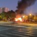 Trailer de lanches pega fogo e fica destruído em avenida de Palmas