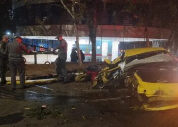 Porsche ficou destruída após atropelamento Crédito: Reprodução