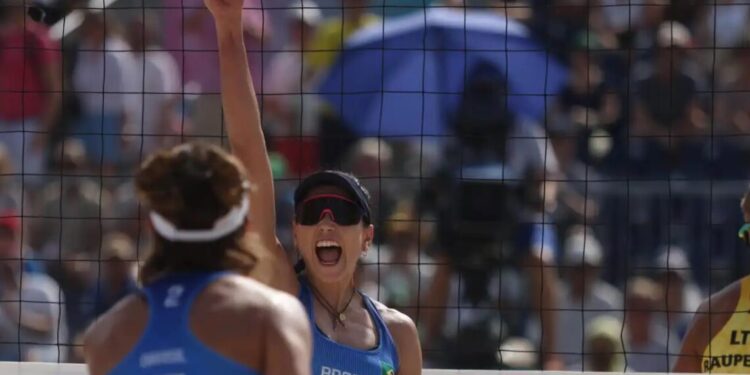 Vôlei de Praia: Carol e Bárbara vencem e se classificam às oitavas da Olimpíada