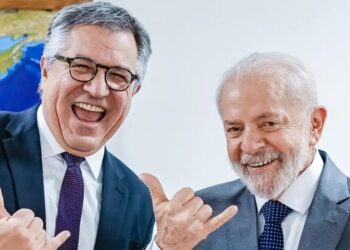 O ministro das Relações Institucionais, Alexandre Padilha, e o presidente Luiz Inácio Lula da Silva Reprodução/X @padilhando