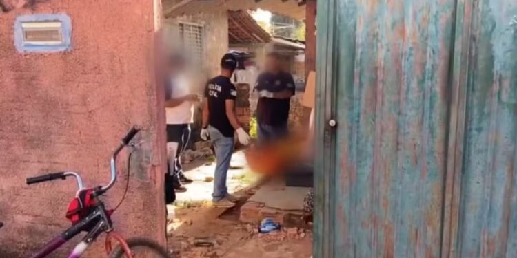 Homem é assassinado a tiros e polícia procura suspeito