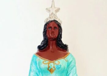 Estátua de gesso de Iemanjá pintada por Cris Boog. Imagem ilustrativa Arquivo Pessoal/Bárbara Carvalho