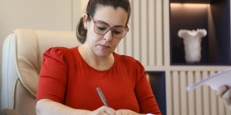 Entre retaliação e reorganização para receber concursados, Prefeitura de Palmas rescinde mais de 150 contratos; 4 vereadores foram alvo por voto contra empréstimos