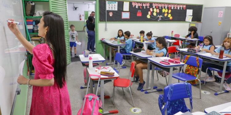 Lei prorroga atual Plano Nacional de Educação até 31 de dezembro de 2025