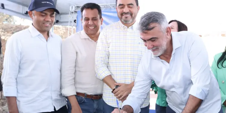 Amélio Cayres prestigia assinatura de convênio para construção de duas escolas de tempo integral