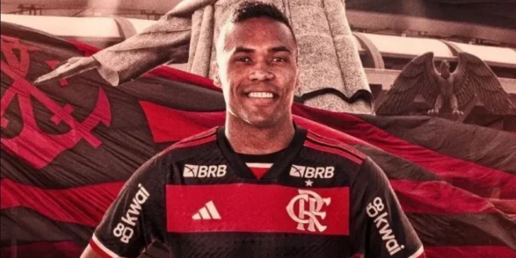 Flamengo anuncia a contratação do lateral-esquerdo Alex Sandro