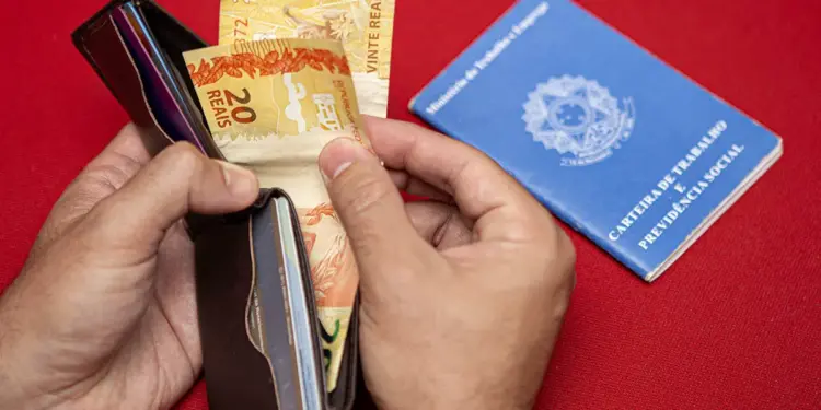 Caio Bonfim ganha medalha de prata na marcha atlética em Paris