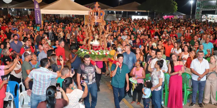 Governador Wanderlei Barbosa ao lado da primeira-dama, Karynne Sotero, prestigiam encerramento da Romaria do Senhor do Bonfim em Tabocão