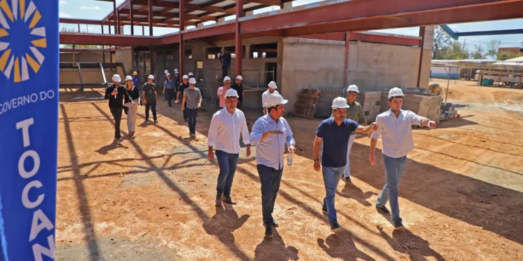 Governador Wanderlei Barbosa realiza visita técnica às obras do Câmpus Dianópolis da Unitins, que chegam a mais de 50% de conclusão