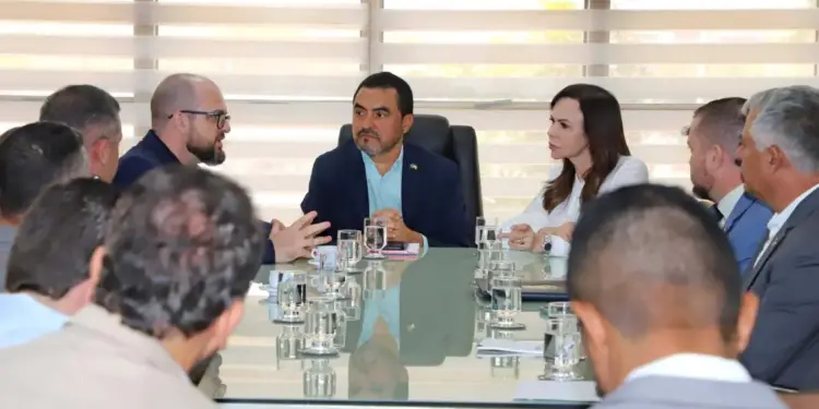 Governador Wanderlei Barbosa e secretário do Ministério do Desenvolvimento Agrário discutem ações para agilizar a regularização fundiária no Tocantins