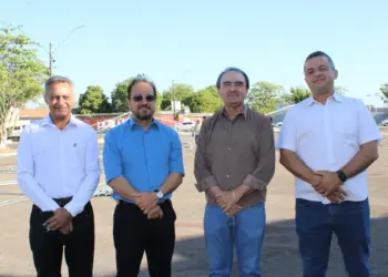 Secretário Carlos Humberto Lima visitou o local de montagem da estrutura física da Feneva Tech 2024.