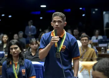 Hélio dos Santos Melo, estudante da Escola Estadual Sampaio, representa o Tocantins no programa Jovem Senador 2024