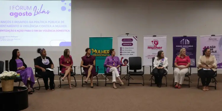 Em Araguaína, 1º Fórum “Agosto Lilás” debate os avanços e desafios das políticas públicas no combate à violência contra a mulher