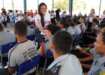 A primeira-dama Karynne Sotero iniciou as ações do projeto "Por todas as Marias" em Miracema do Tocantins