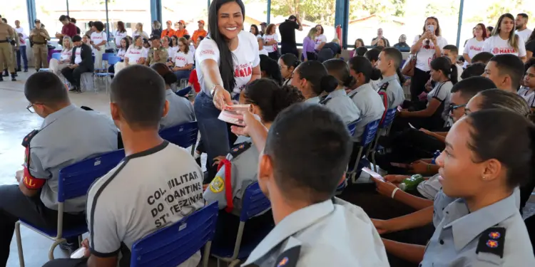 A primeira-dama Karynne Sotero iniciou as ações do projeto "Por todas as Marias" em Miracema do Tocantins