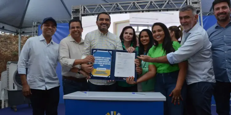 Comunidade celebra convênio do Governo do Tocantins para construção de Escola de Tempo Integral no prédio do antigo Caic, em Palmas