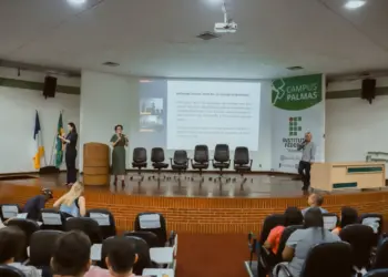 Os cursos são ministrados pelos fazedores de cultura Ronaldo Teixeira e Carla Lisboa, ambos contemplados em editais da Lei Paulo Gustavo