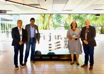 a esquerda para a direita Minoru Kinpara, presidente da Fundação de Cultura Elias Mansour (AC), Marcos Apolo, secretário de Cultura e Economia Criativa do Amazonas, Mery Land Brito, secretária de Cultura do Rio Grande do Norte, e Tião Pinheiro, secretário da Cultura do Tocantins