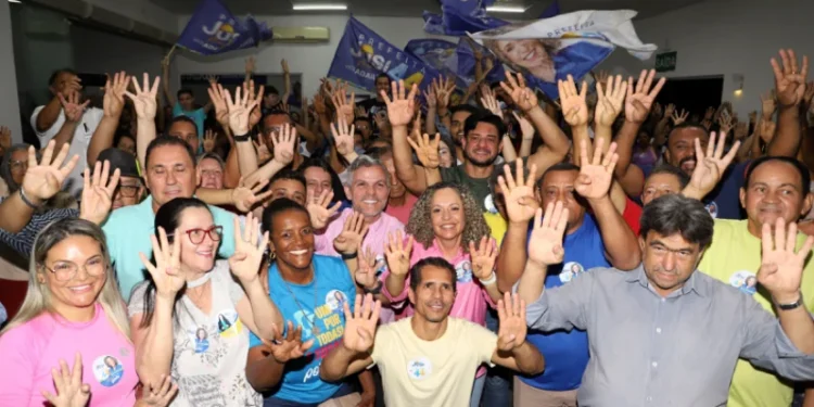 Josi Nunes inaugura comitê de campanha e faz Caminhada do 44 no Setor Casego