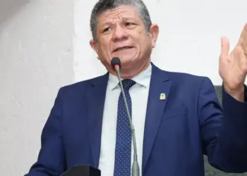 Após ter pré-candidatura frustrada por problemas de saúde, Ivory de Lira assume Secretaria das Cidades, pasta que era de indicação de Laurez