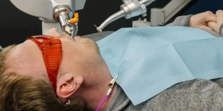 Conheça o robô dentista que promete restaurar dentes em 15 minutos