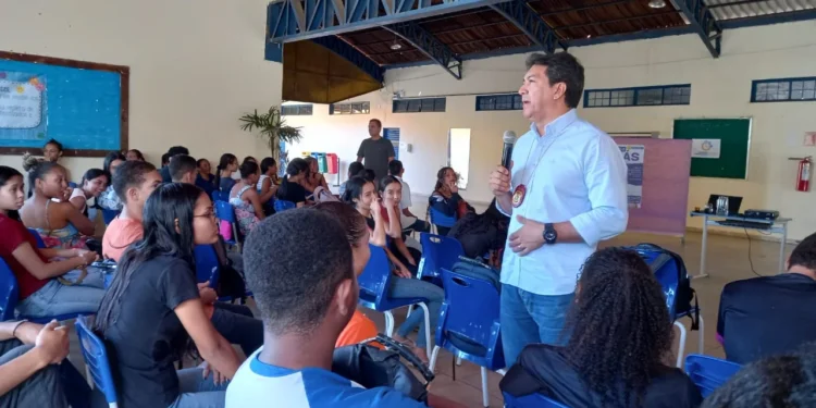 Agosto Lilás: Palestra sobre violência contra a mulher mobiliza e conscientiza jovens no município de Filadélfia