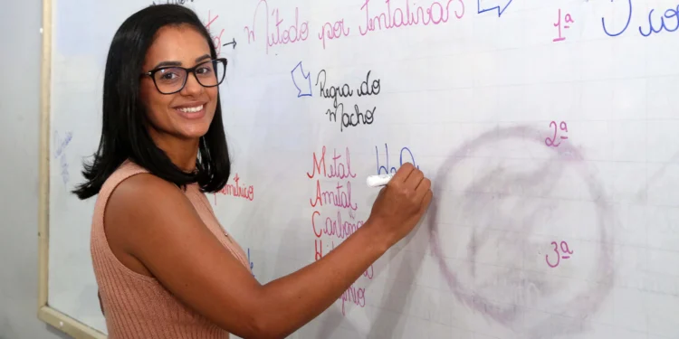 Governo do Estado credencia professores para atuarem no Programa #TONOENEM 2024