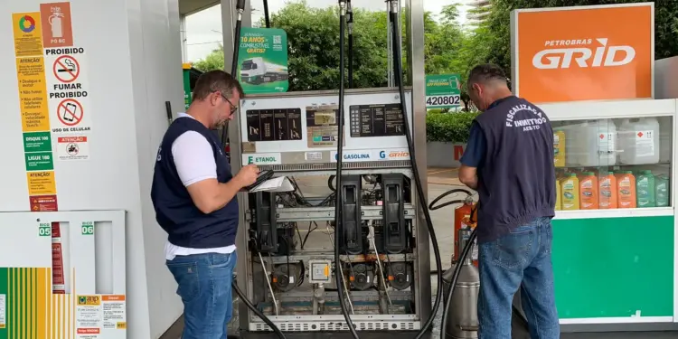 Abastecimento de veículos: dicas da Agência de Metrologia sobre o que observar nas bombas de combustível