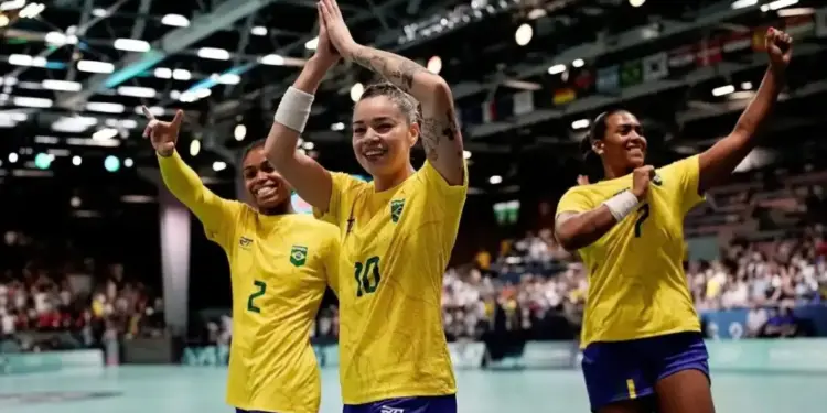 Brasil goleia Angola e se classifica para quartas de final do handebol feminino