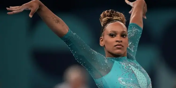 Rebeca Andrade conquista ouro no solo e se torna maior medalhista do Brasil em Olimpíadas