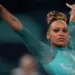 Rebeca Andrade conquista ouro no solo e se torna maior medalhista do Brasil em Olimpíadas
