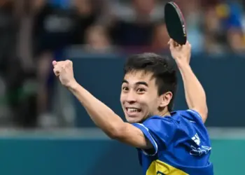 Victor Ishiy comemora vitória do Brasil no tênis de mesa Foto: Jung Yeon-Je/Getty