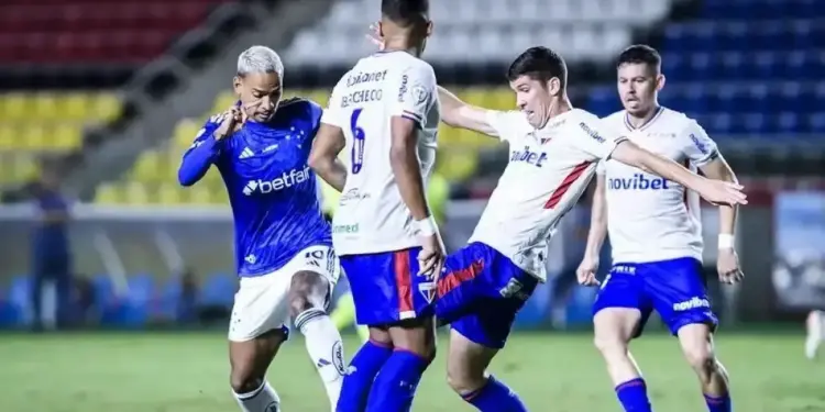 Matheus Pereira não jogou bem e ficou apagado na derrota para o Fortaleza
Gustavo Aleixo/Cruzeiro