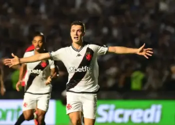 Lucas Piton marcou o gol da classificação do Vasco contra o Atlético-GO pela Copa do Brasil Foto: PETER ILICCIEV/ENQUADRAR/ESTADÃO CONTEÚDO