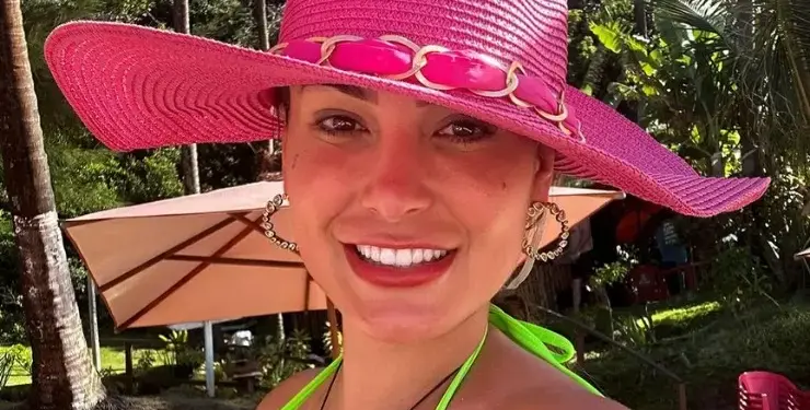 Após bifurcar língua, Andressa Urach quer criar igreja e fechar corpo com tattoo