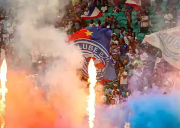 Torcida do Bahia comemora a classificação na Copa do Brasil sobre o Botafogo