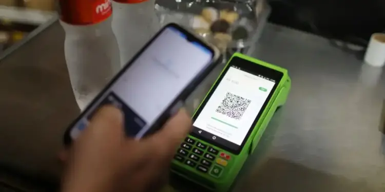 Pagamento por aproximação sobe 52,9% em 1 ano, mostra Abecs