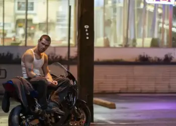 KJ Apa em "Manobra Arriscada" Frank Masi/Prime Video