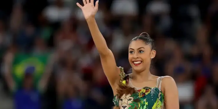 Bárbara Domingos avança à final inédita no individual geral da ginástica rítmica