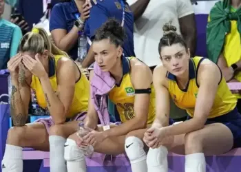 Jogadoras do Brasil mostram decepção após derrota na semifinal do vôlei em Paris 08/08/2024Michael Madrid-USA TODAY Sports