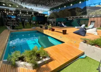 Área externa de Estrela da Casa terá piscina para os participantes Crédito: X/Estrela da Casa