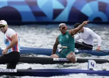 Isaquias Queiroz conquistou a prata no C1 1000m Crédito: Alexandre Loureiro/COB