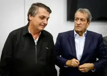 Jair Bolsonaro e Valdemar Costa Neto durante evento com parlamentares e lideranças do Partido Liberal, em 26 de junho de 2023 Aloisio Mauricio/Fotoarena/Estadão Conteúdo