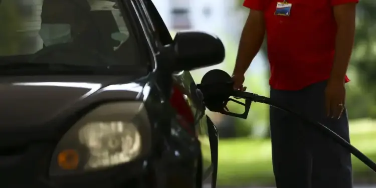 IPCA acelera a 0,38% em julho com peso de gasolina e passagens aéreas, diz IBGE