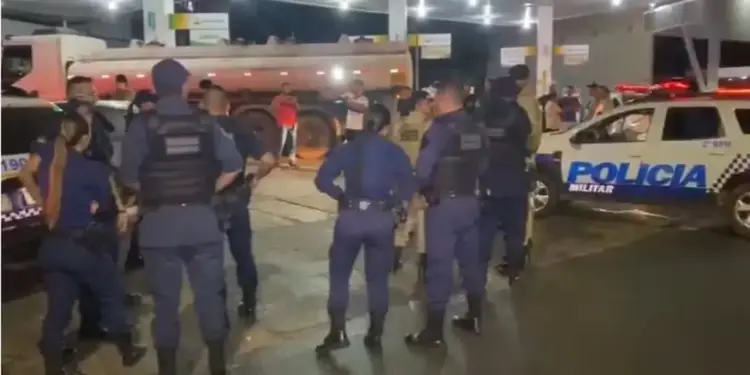 Suspeito de assaltar taxista é preso após perseguição e tiroteio em avenidas, diz PM