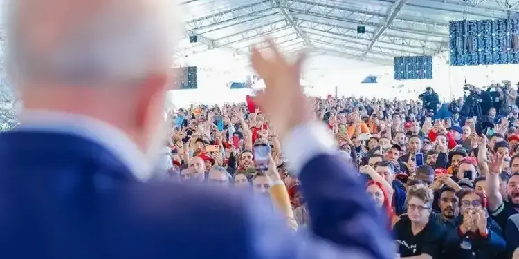 Lula defende Estado contra “imediatismo da Bolsa de Valores” e defende Forças Armadas estruturada