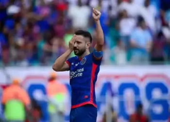 Everton Ribeiro anotou o primeiro gol do Bahia no clássico