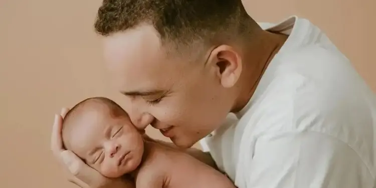 João Gomes afirma que só entendeu o amor depois do nascimento do filho